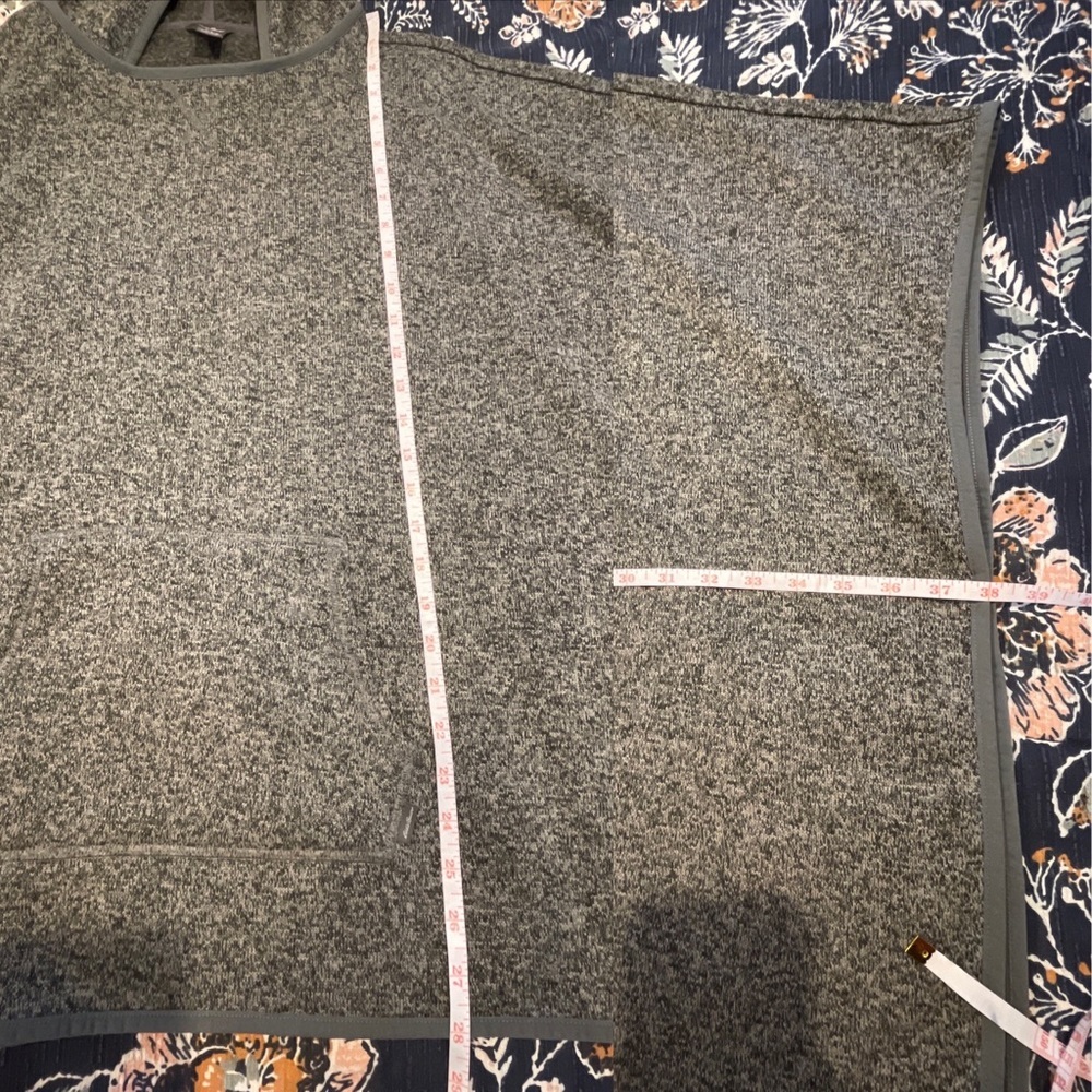 EDDIE Bauer Women's Gray Hooded Poncho Sweatshirt Front Pocket Sz S/M - Picture 8 of 15